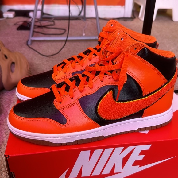 Nike Dunk Hi Retro University - Picture 2 of 11